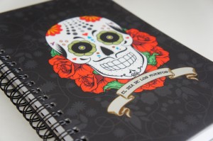 design-centro-rj-rio-de-janeiro-grafica-impressos-material-escolar-personalizado-caderno-caveira-mexicana-flores